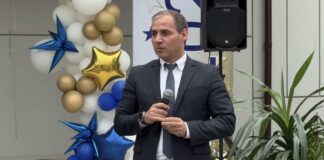 Первый вице-мэр Махачкалы Нариман Батырбиев навестил родной лицей № 39 в день последнего звонка