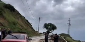 на склоне Тарки-Тау в Махачкале из-за оползня повреждена дорога