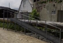 В Махачкале по обращению матери двоих детей с ОВЗ установили пандус