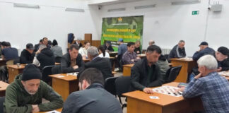 Шашки объединили поколения в честь Дня Победы