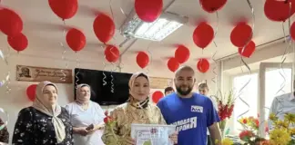 Медиков Кизилюрта поздравили с наступающим праздником депутаты и молодогвардейцы