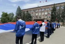 «Единая Россия» провела патриотический флешмоб в честь Дня России в Буйнакске