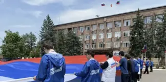«Единая Россия» провела патриотический флешмоб в честь Дня России в Буйнакске
