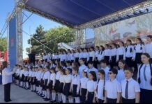 В парке Махачкалы проходит праздник ко Дню защиты детей