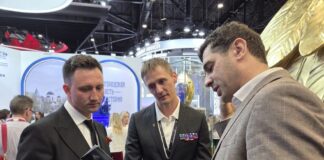 Сервиз и Коран со стенда Дагестана на ПМЭФ-2026 стоят чуть более 3 млн рублей