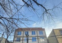 Два незаконно построенных этажа жилого дома в Махачкале снесут по решению суда