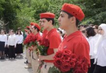 В Махачкале почтили память студентов, погибших при обстреле в Старобельске