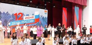 В Махачкале отпраздновали День России масштабным концертом единства
