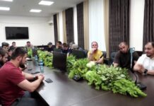 Власти Махачкалы встретились с жителями из-за слухов о застройке у подножия Тарки-Тау