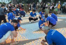 20 тысяч свечей образовали «огненную картину войны» на площади Махачкалы