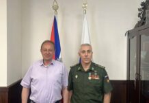 Муслим Телякавов вручил государственную награду Герою России Рустаму Мурадову