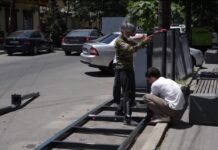 В Махачкале устанавливают современные евроконтейнеры