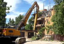 В столице снесли дом, построенный с нарушениями
