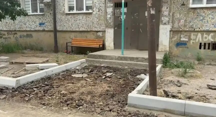 В Махачкале асфальтируют двор по заявке жителей