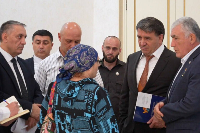 Власти Дагестана обсудили меры помощи родным погибших бойцов