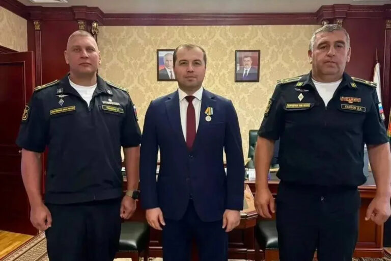 Ректору ДГТУ вручили ведомственную награду Минобороны РФ