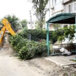 В Махачкале демонтировали незаконную постройку на проспекте Петра I для благоустройства двора
