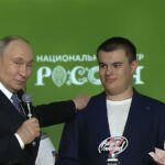 Президент Путин встретился с юным героем Дагестана, спасшим 23 человека