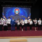 В Махачкале чествовали лучших выпускников школ: более 550 медалистов и стобалльников