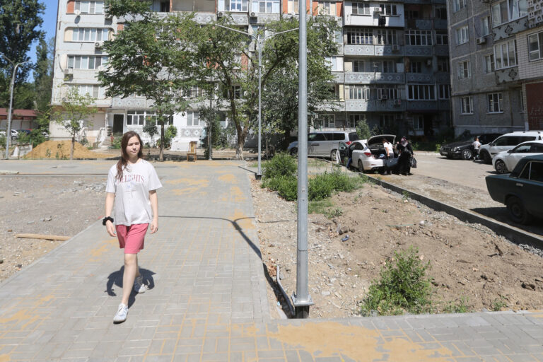 В Махачкале активно благоустраивают дворы