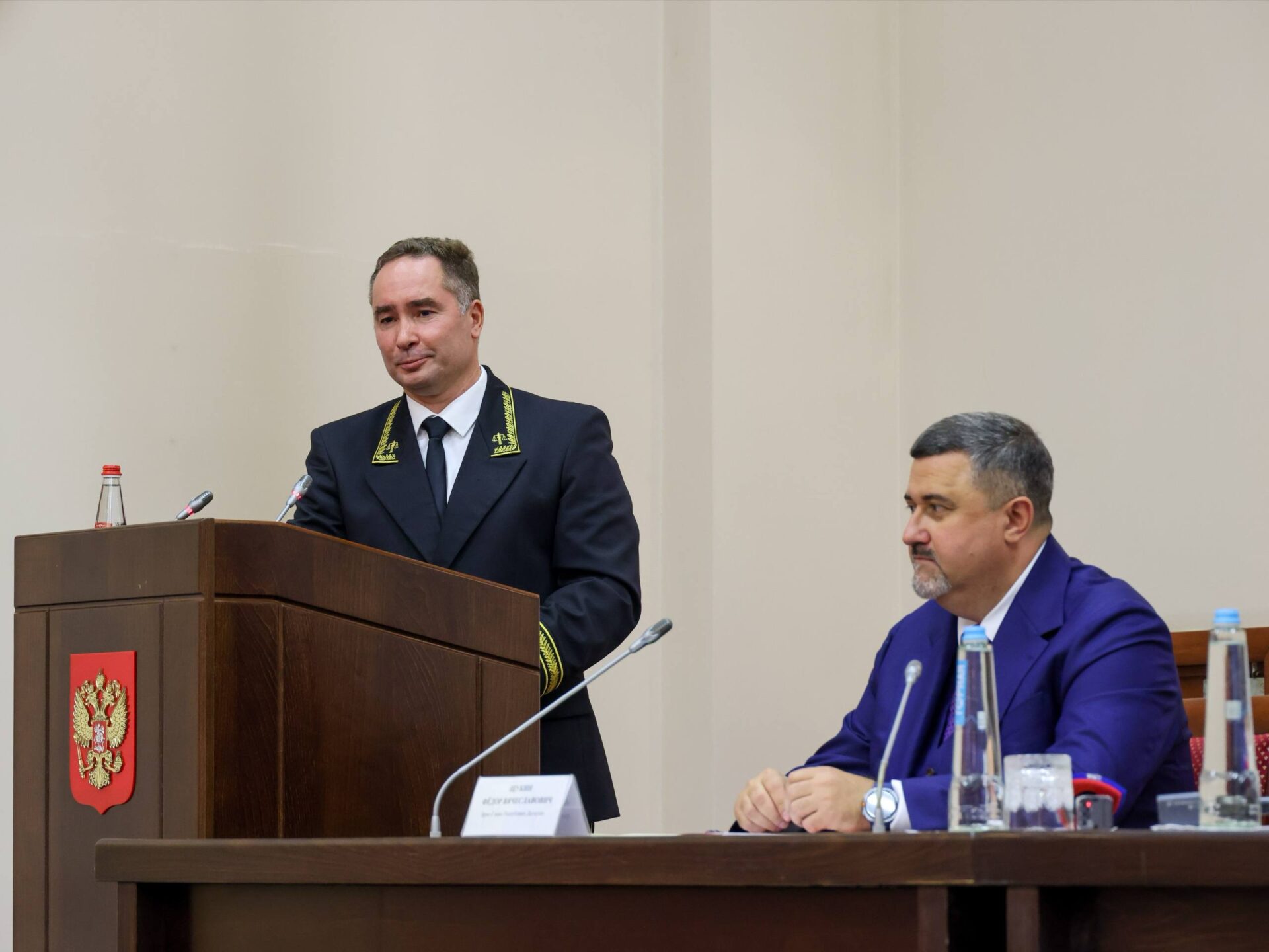 Коллективу Арбитражного суда Дагестана представили нового председателя Романа Ражкова