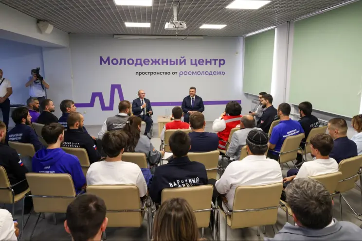 Сергей Кириенко и Фёдор Щукин посетили Республиканский молодёжный центр Дагестана