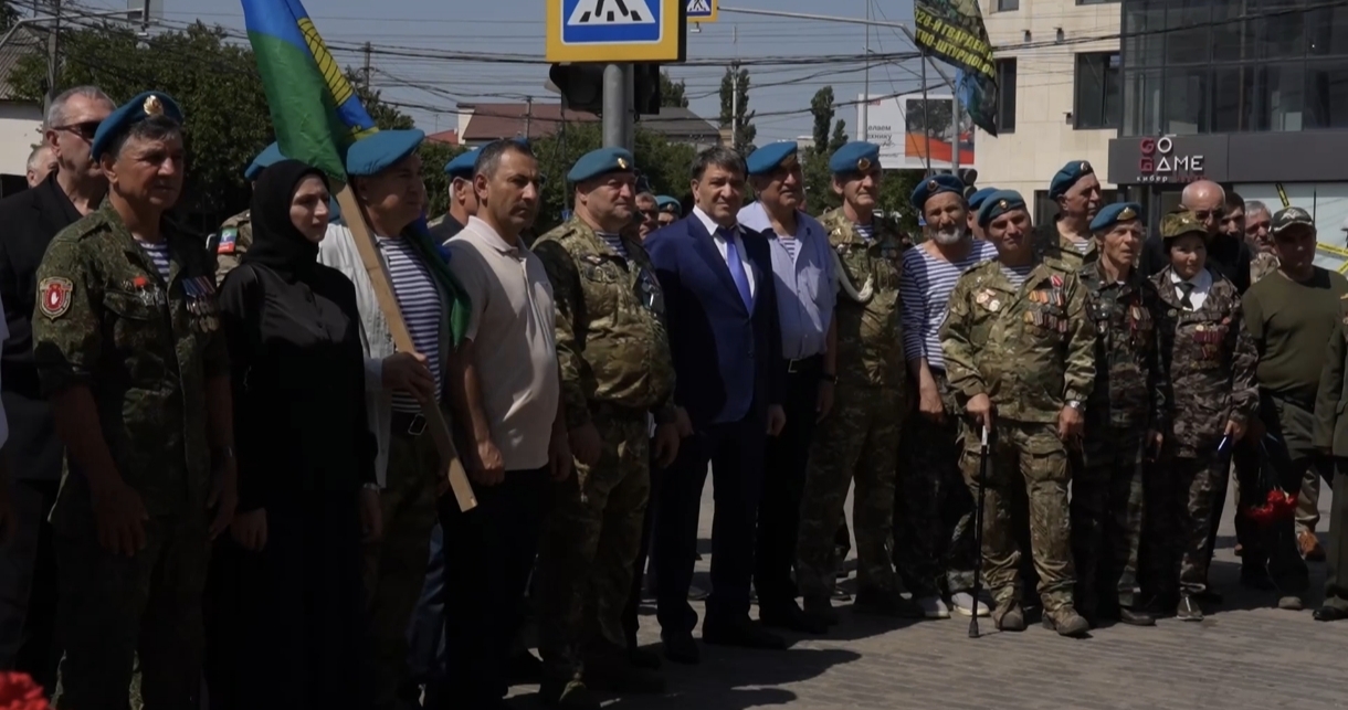 В Махачкале прошли памятные мероприятия к 96-й годовщине образования ВДВ