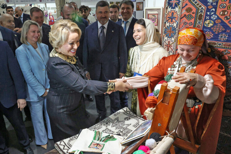 «Хранители традиций»