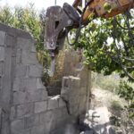 В Махачкале снесли незаконный забор на улице Художников