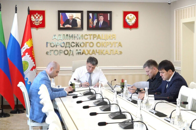 Обсуждены вопросы жилья для детей-сирот и молодых семей