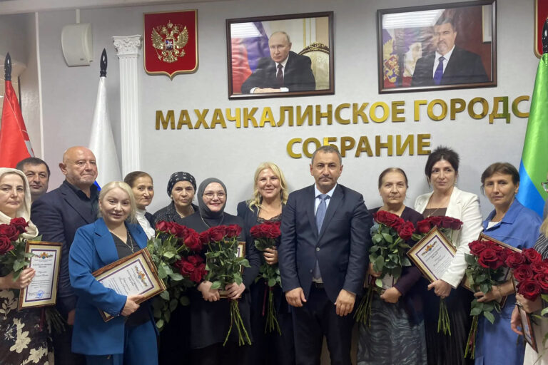 Педагогов поздравили с профессиональным праздником