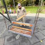 В сквере им. Ф. Алиевой в Махачкале ведутся ремонтные работы на детской площадке